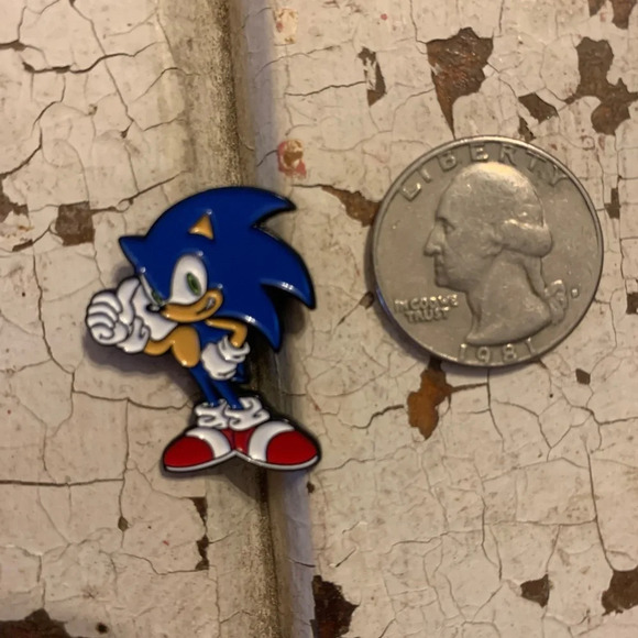 Brand new Sonic the Hedgehog inspired enamel pin - Picture 2 of 3